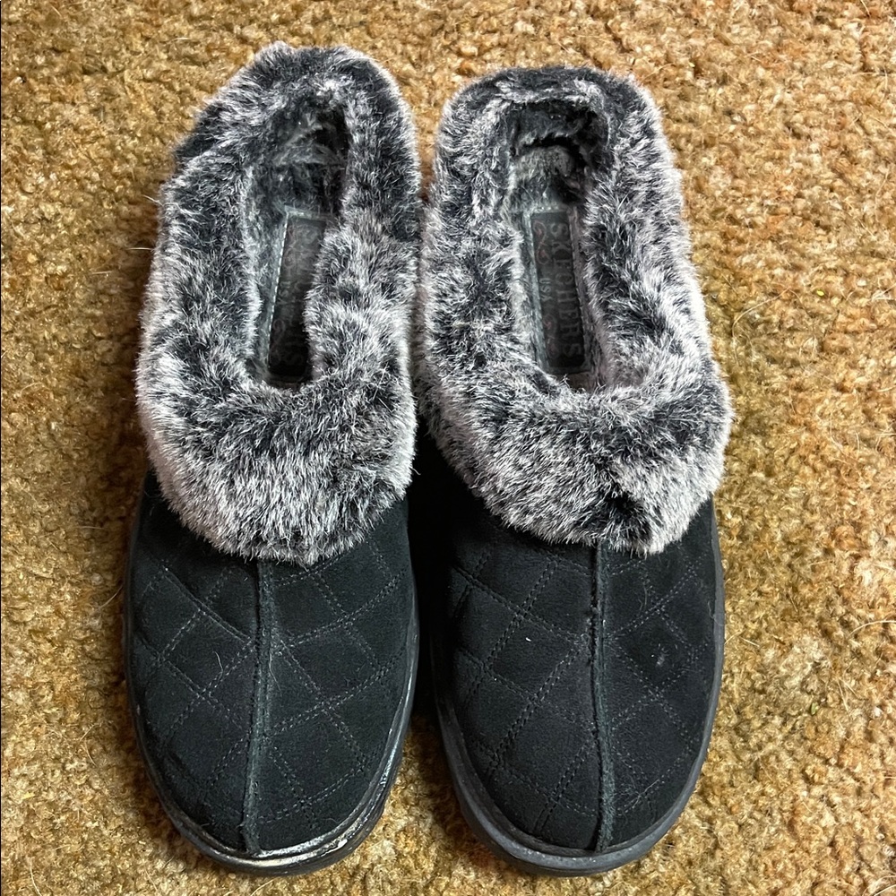 Skechers sz 9, sn quick 46330 black Cozy Black Faux Fur Women's Slippers